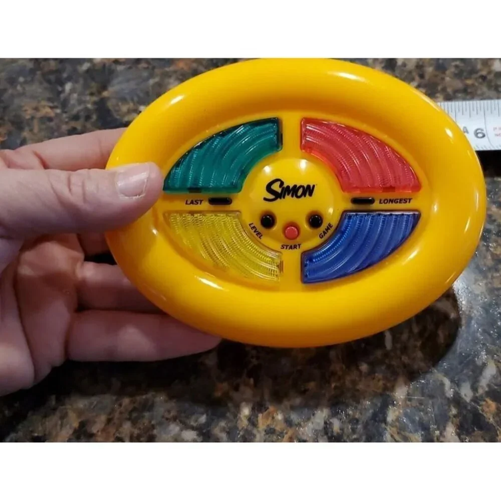 Simon Mini Game Yellow by Hasbro Mimic Memory Hand Held Electronic Game 2002